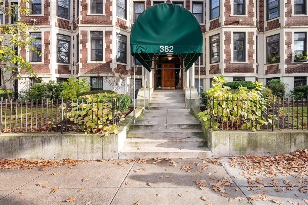 382 Riverway #2 in Boston
