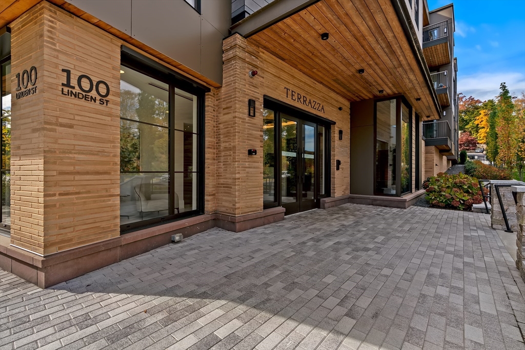 100 Linden St #109 in Wellesley