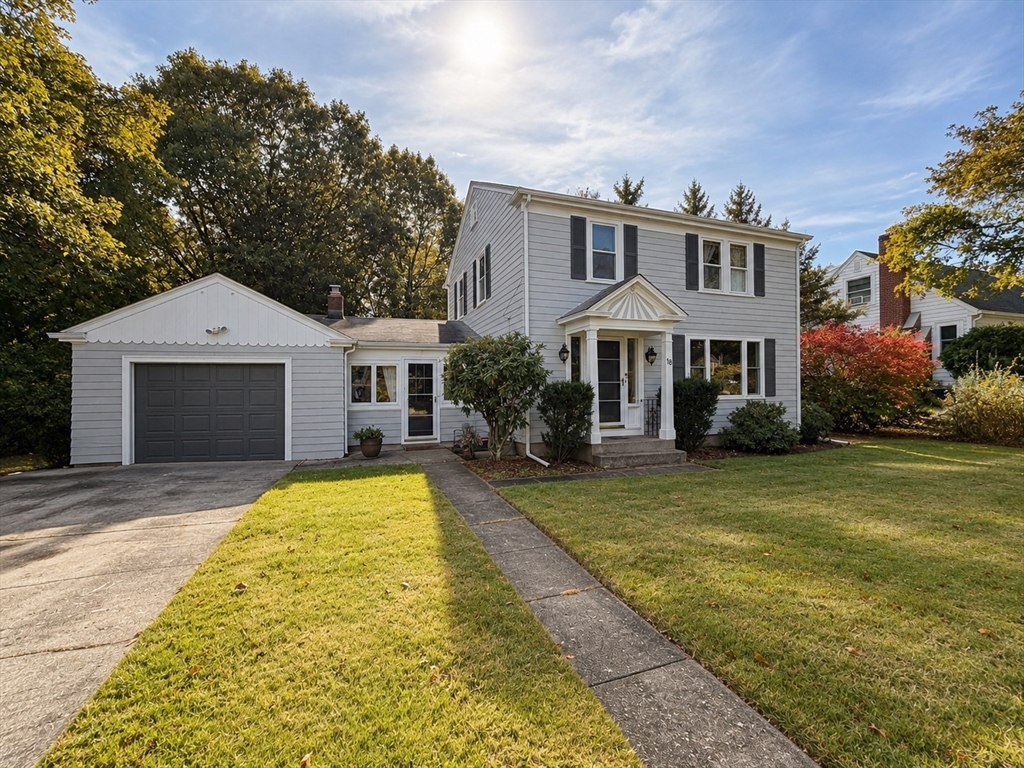 18 Primrose Dr in Seekonk