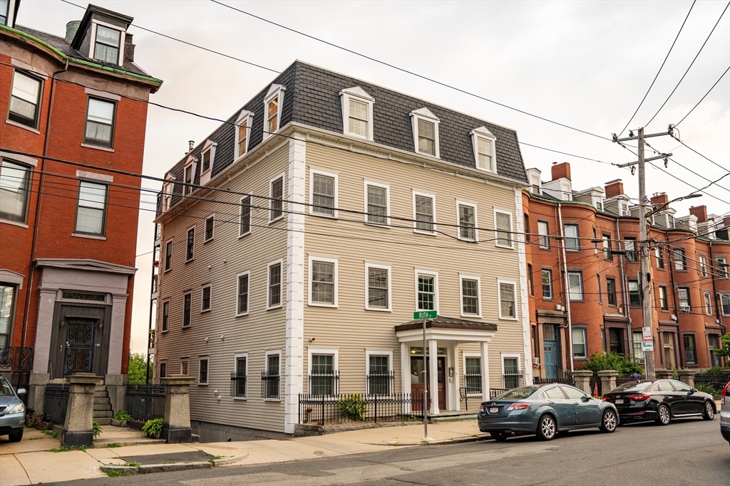 195 Webster St #3 in Boston