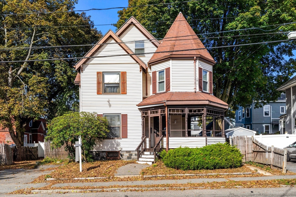 19 W Water St in Wakefield