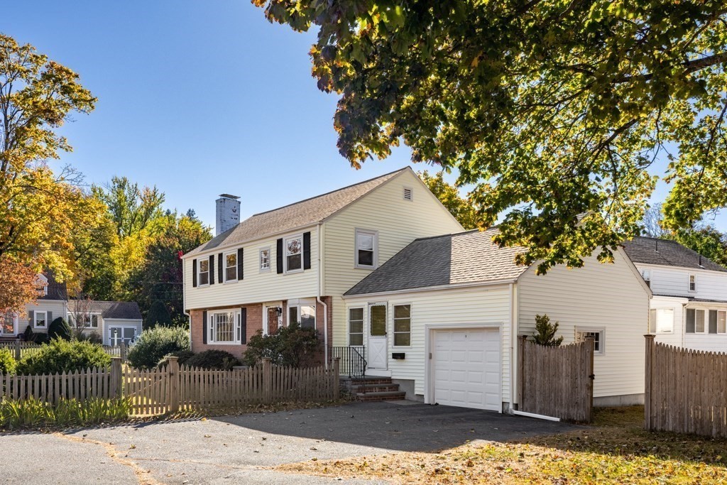 20 Elmcrest Rd in Wakefield
