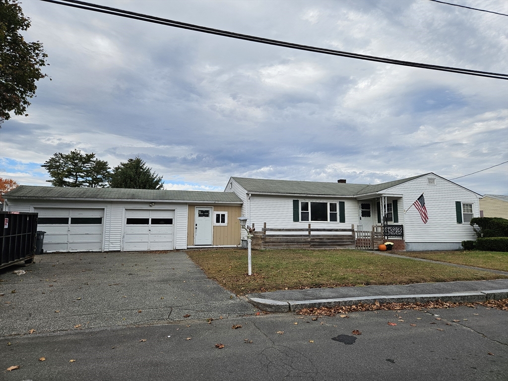 27 Campbell St in Methuen