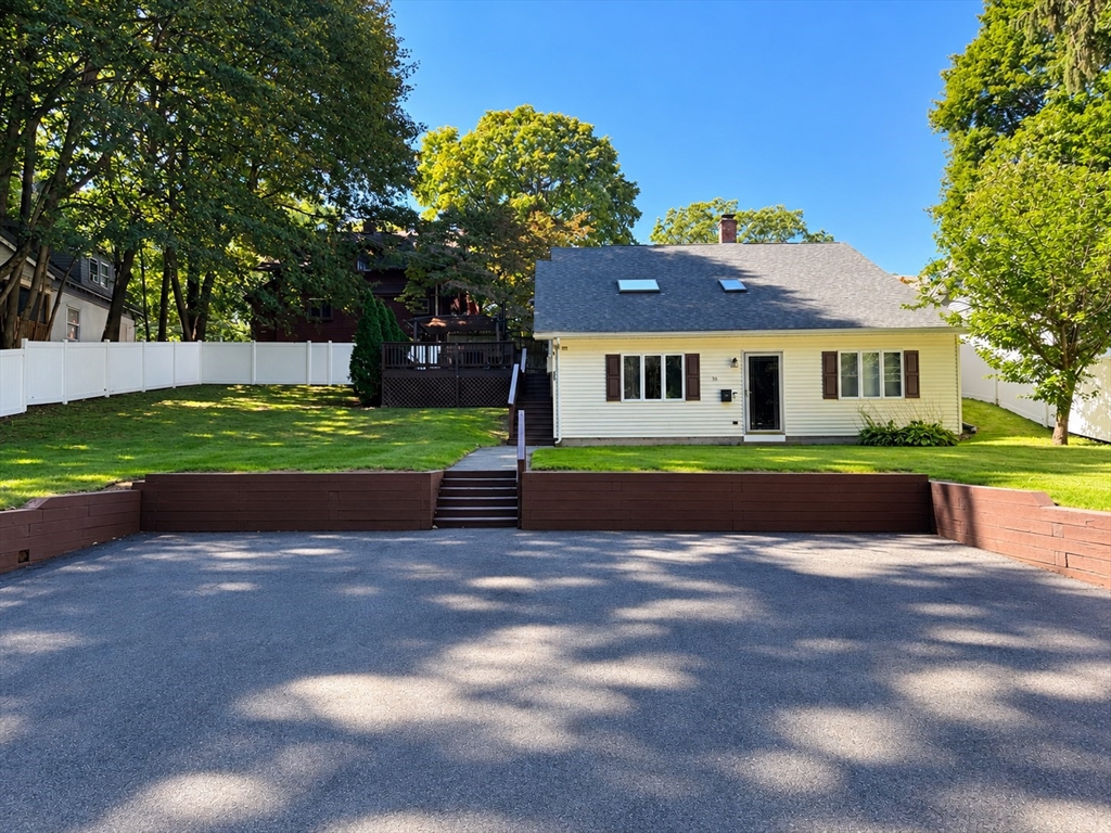 16 Maverick Rd in Worcester
