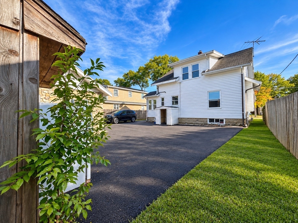 279 Menlo St in Brockton