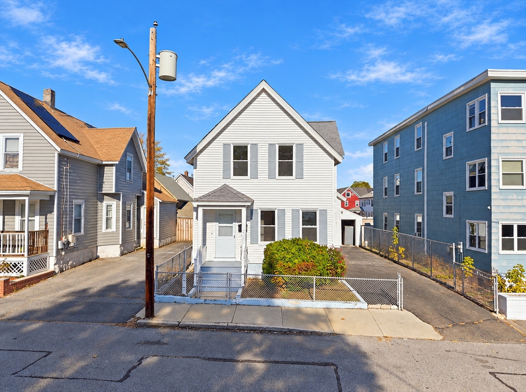 199 Mount Hope St in Lowell