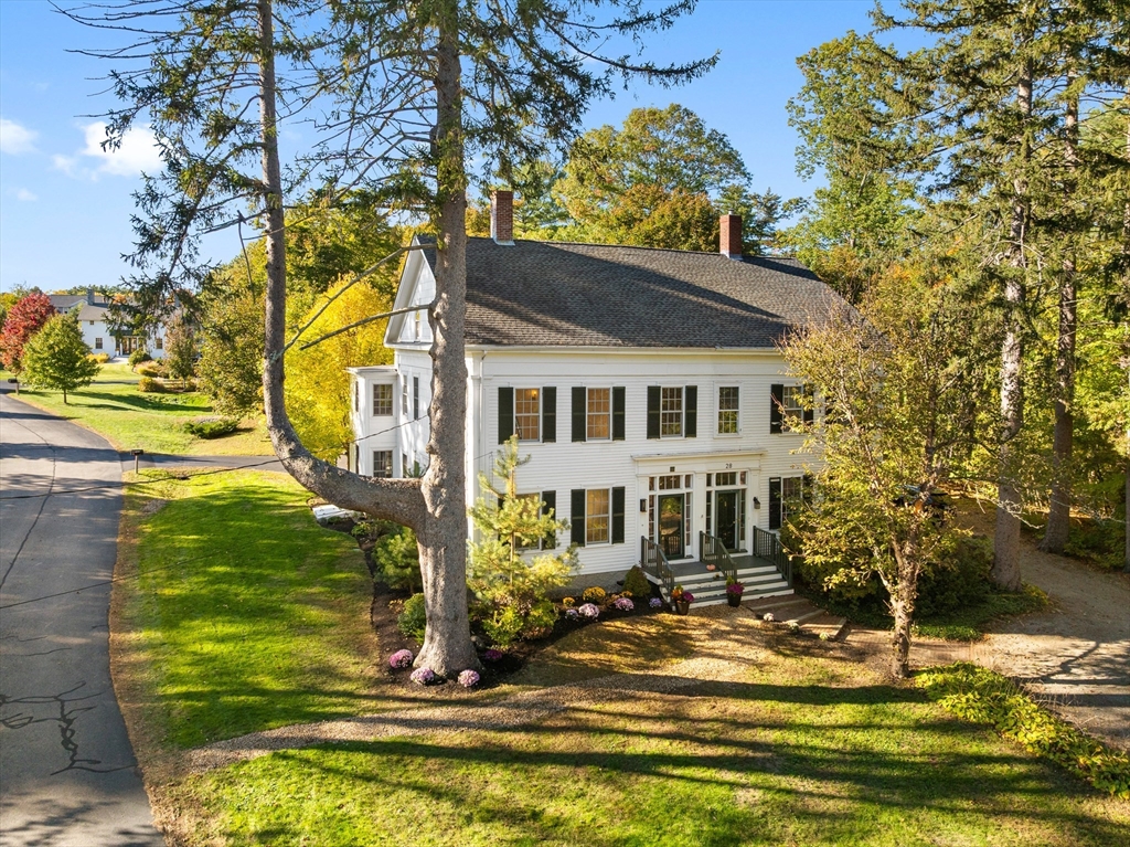 30 Toppans Ln in Newburyport