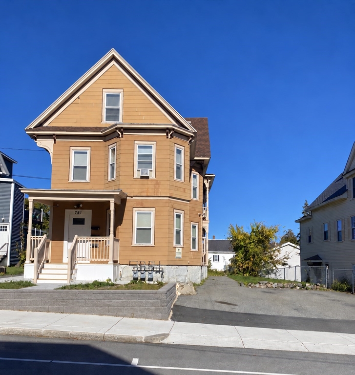 781 Broadway St in Lowell
