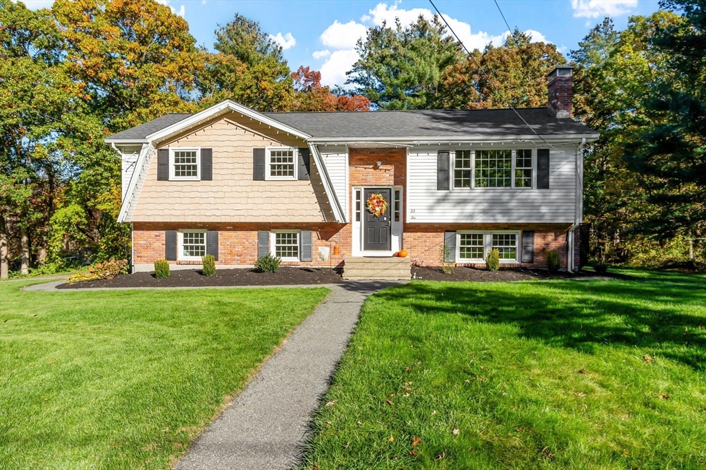 10 Jefferson Rd in Westford