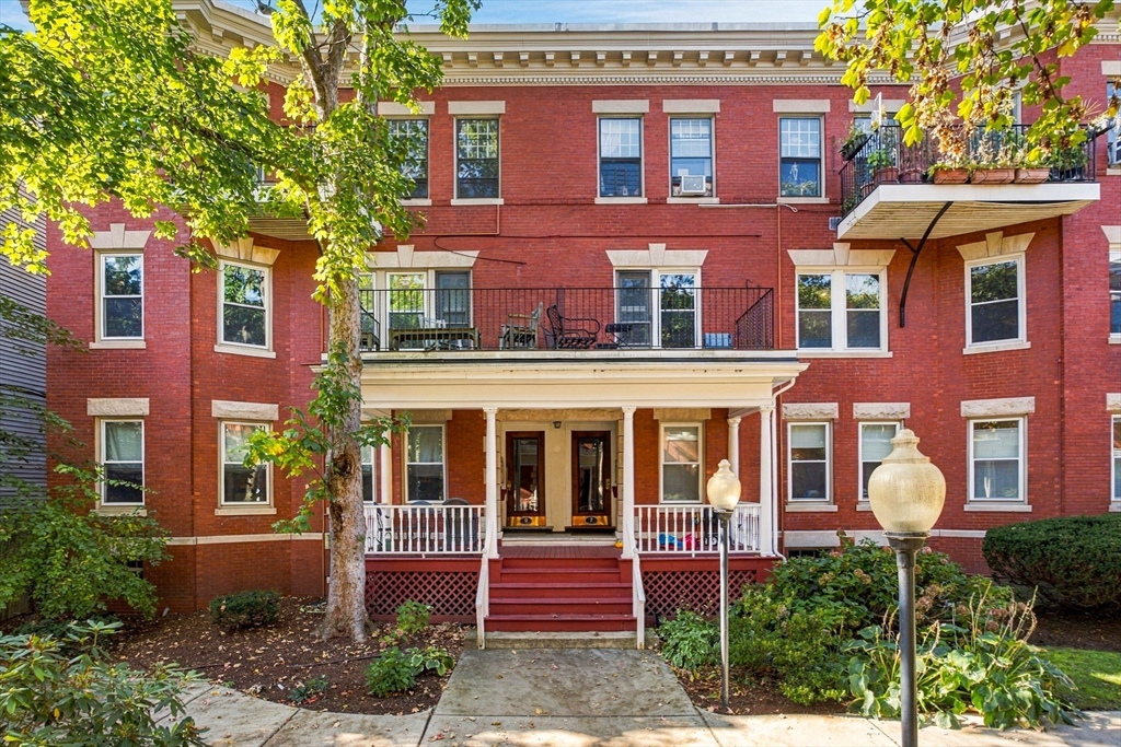 9 Auburn Ct #3 in Brookline