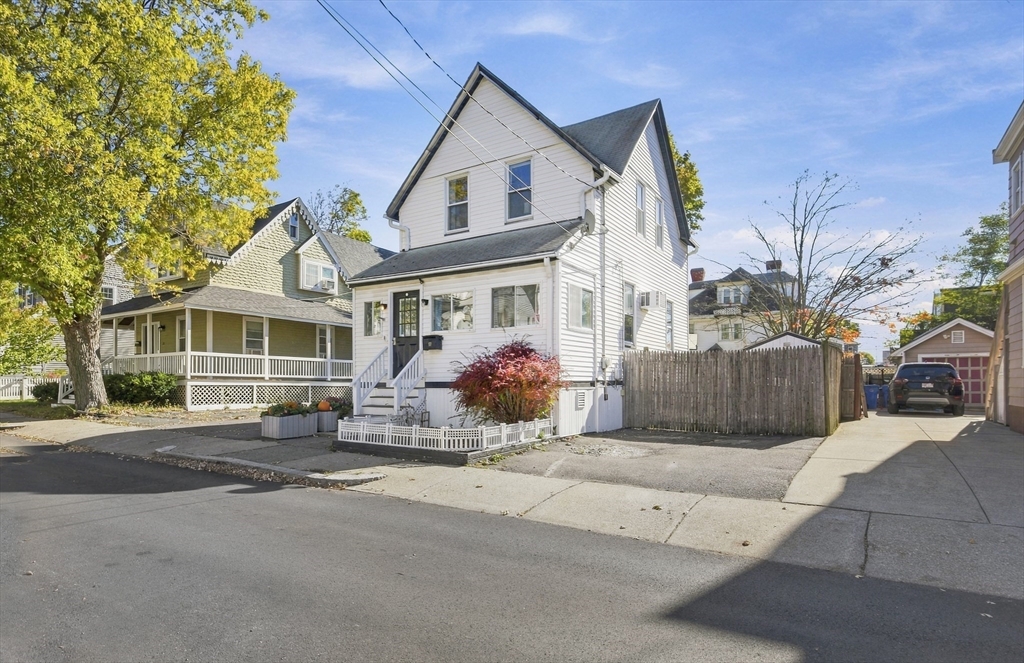 17 Hawthorn Ave in Winthrop