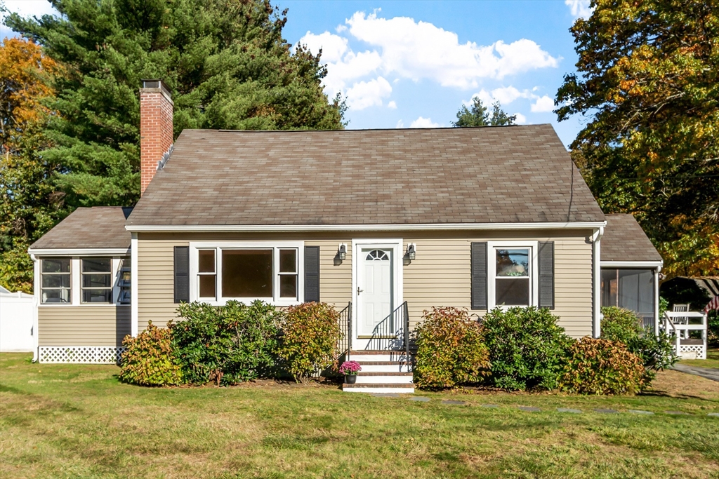 6 Courtland Dr in Chelmsford