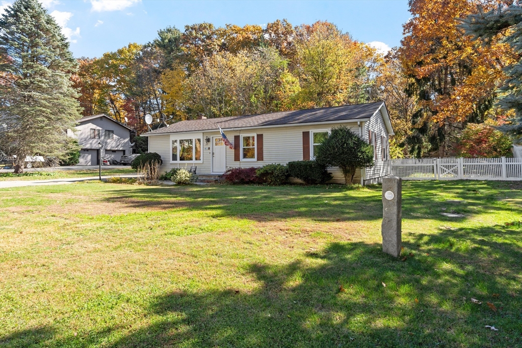 27 Wheelock Rd in Shrewsbury