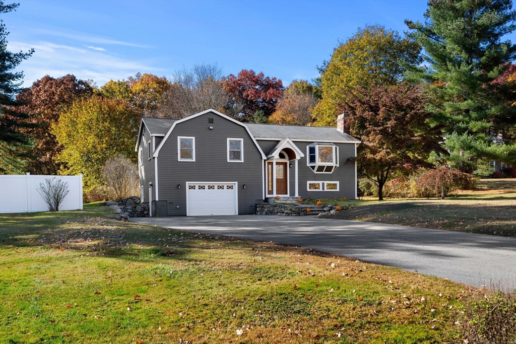 6 Turnbuckle Ln in Tyngsboro