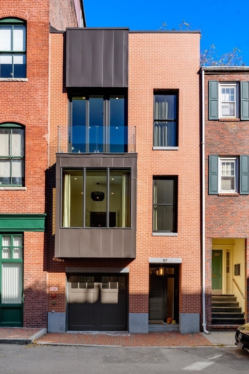 10 Edgerly Place in Boston