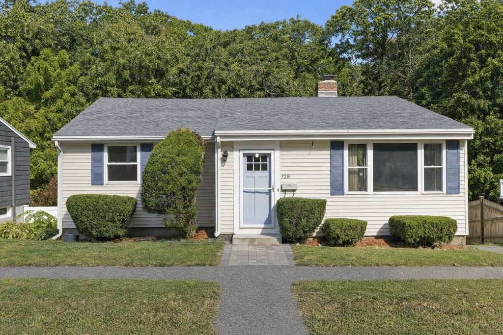 128 Commonwealth Rd in Lynn