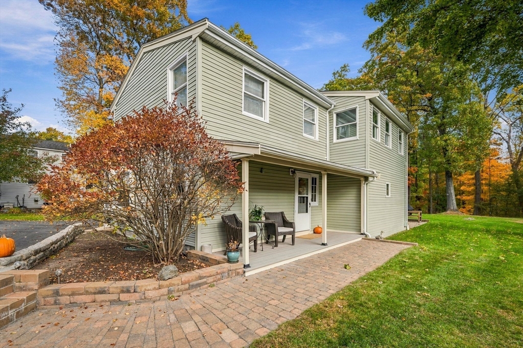 61 Lakeshore Dr in Georgetown