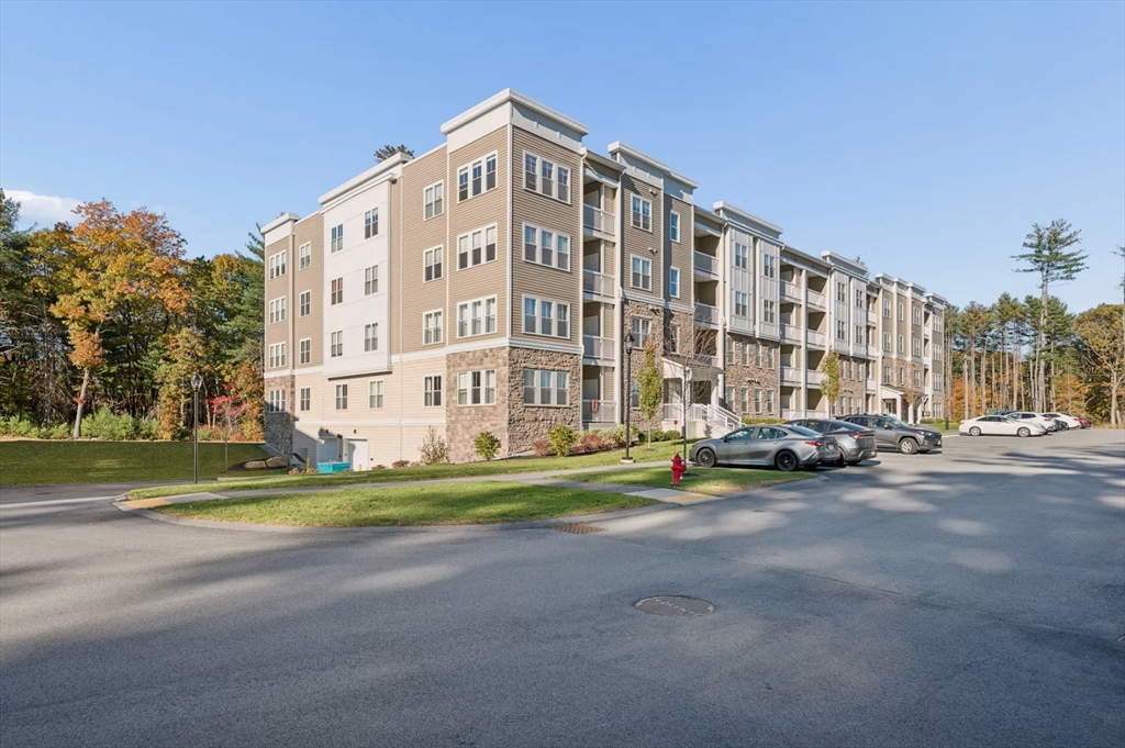 2 Winslow Ln #207 in North Grafton
