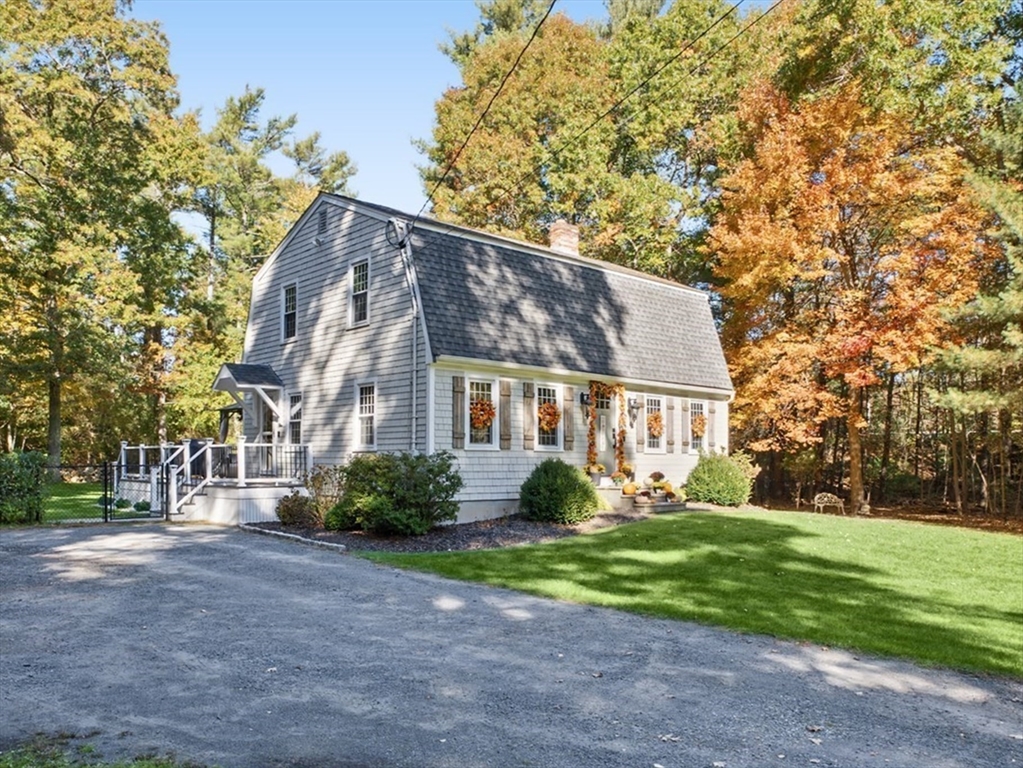 2 Holloway Brook Rd in Lakeville