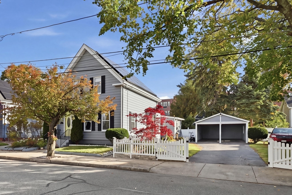 35 Everett St in Medford