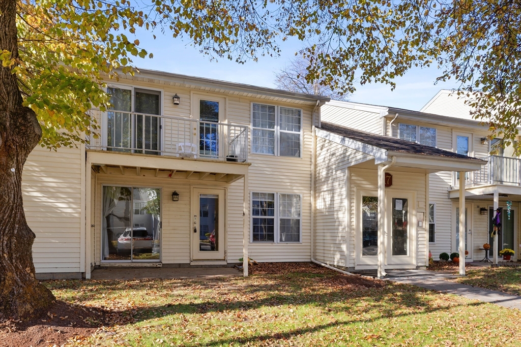 17 Walden Dr #1 in Natick