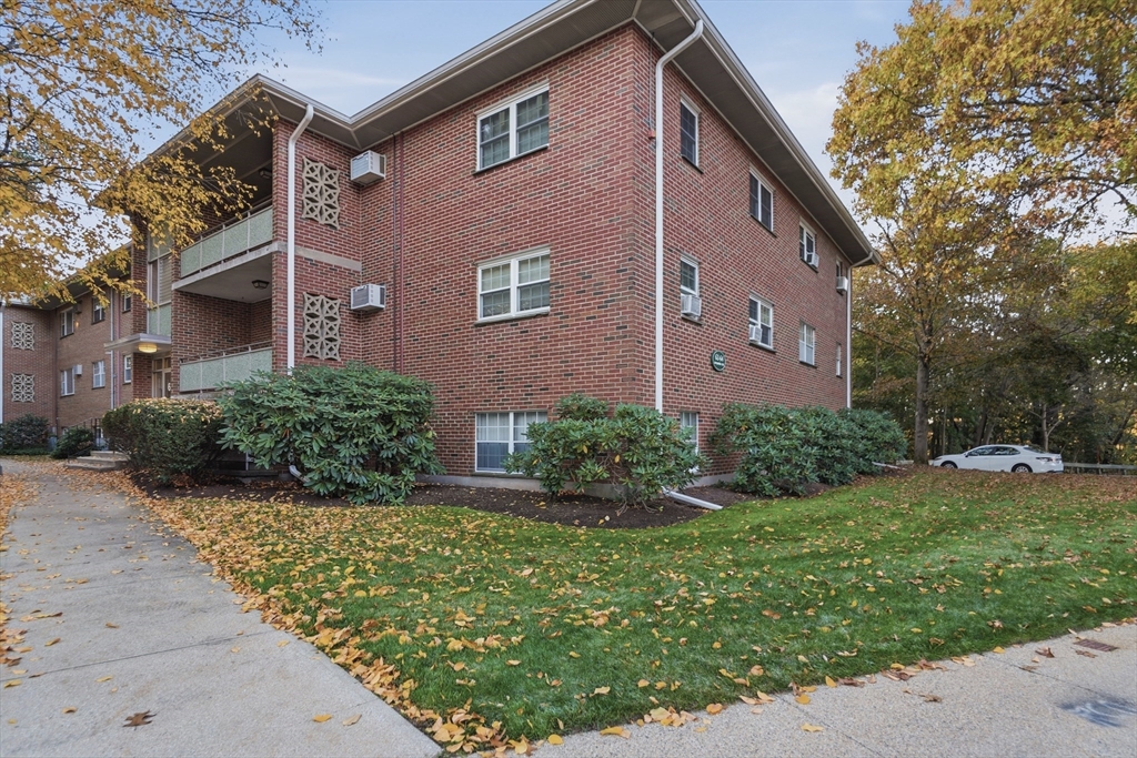 62 Jacqueline Road #5 in Waltham