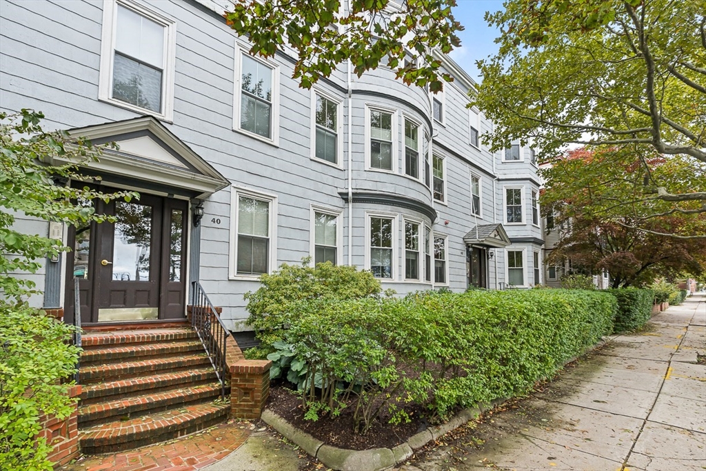 40 - 42 Highland Ave #UNIT 8 in Somerville