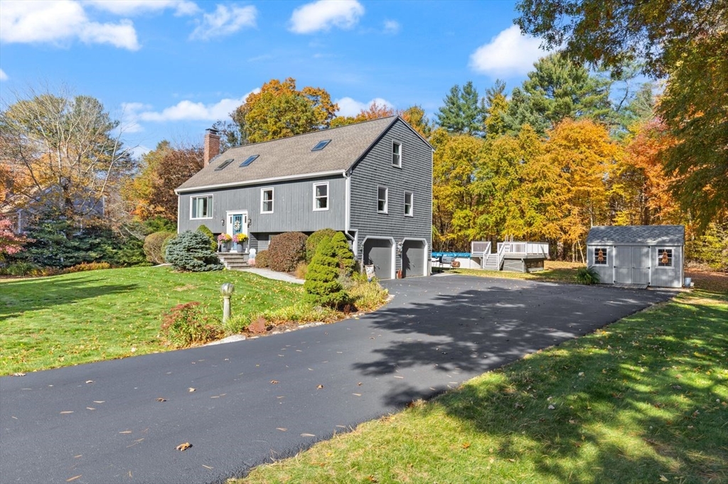 103 Poquanticut Ave in North Easton