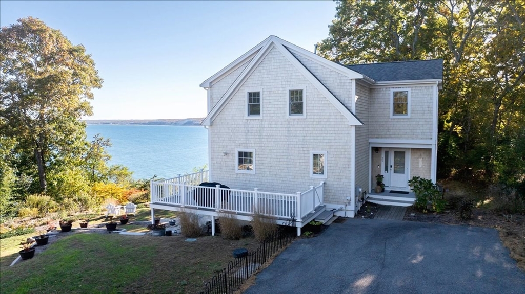 25 King Phillip Rd in Plymouth