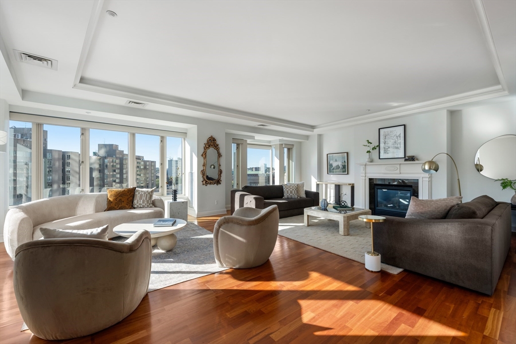 100 Belvidere St #7G in Boston