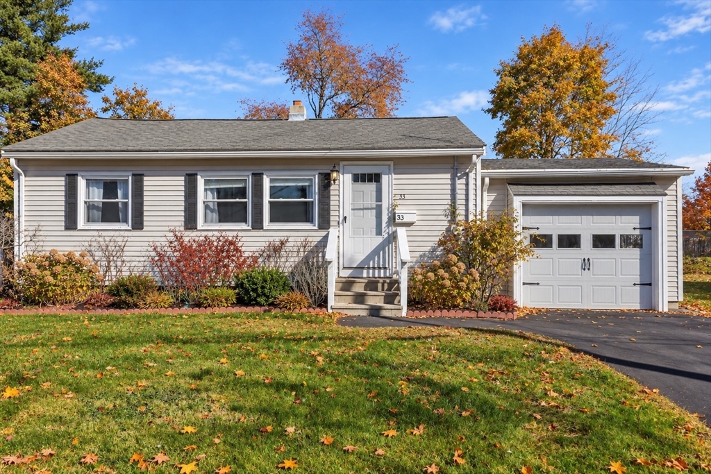 33 Markham Circle in Ayer