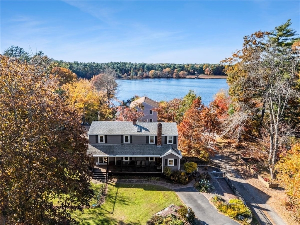 18 Lakeway St in Middleboro